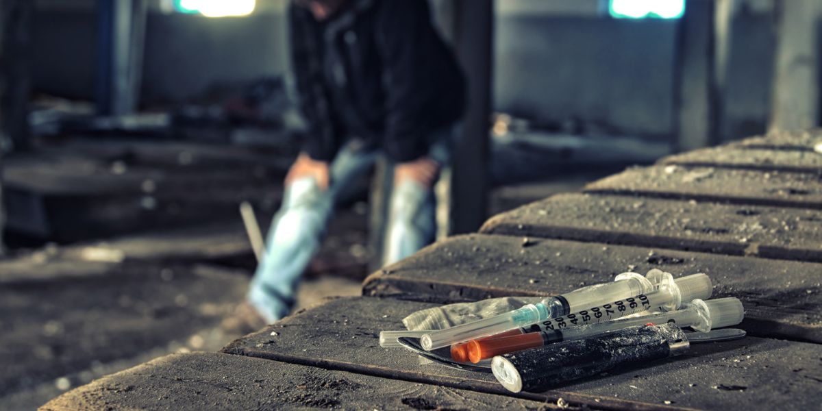 heroin addiction signs symptoms and withdrawal