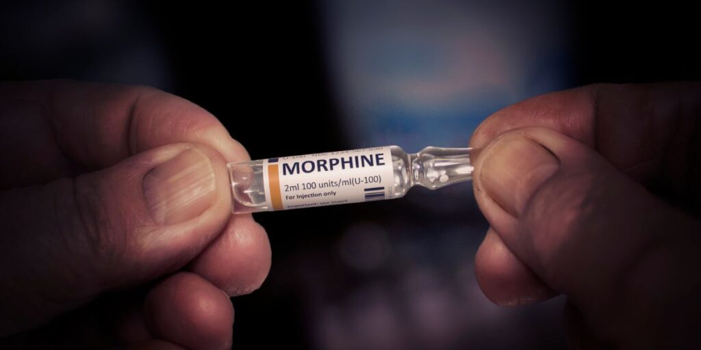 signs of morphine addiction